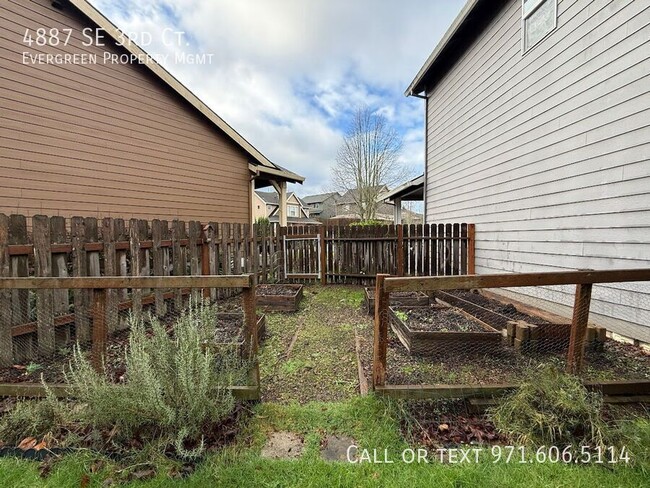 Building Photo - 4887 SE 3rd Ct