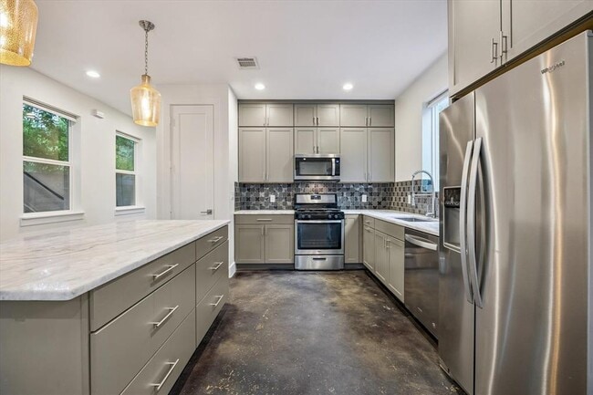 Building Photo - 1224 Eleanor St