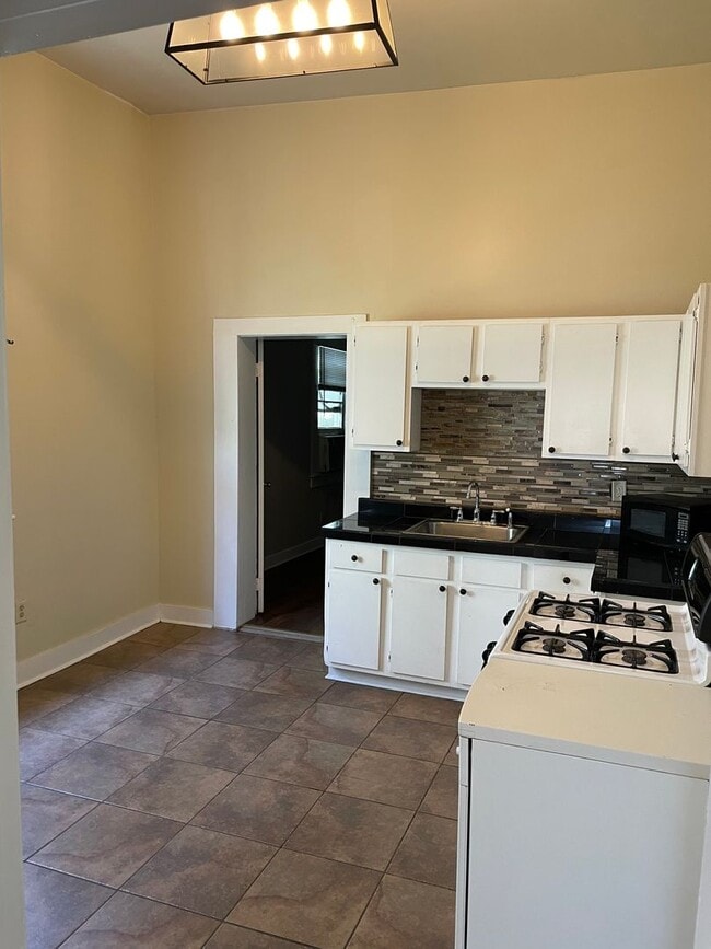 Building Photo - 2BD/1BA in Bayou St John