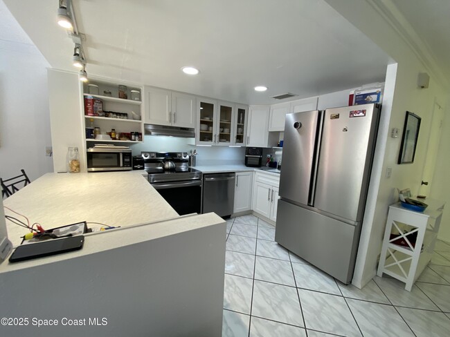 Building Photo - 8755 Banyan Way