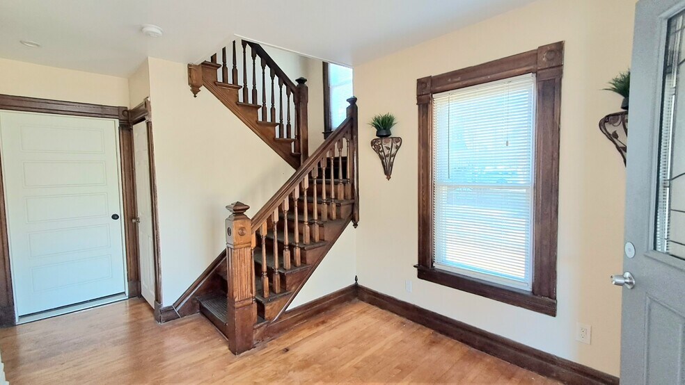 Building Photo - 531 Berkshire Ave