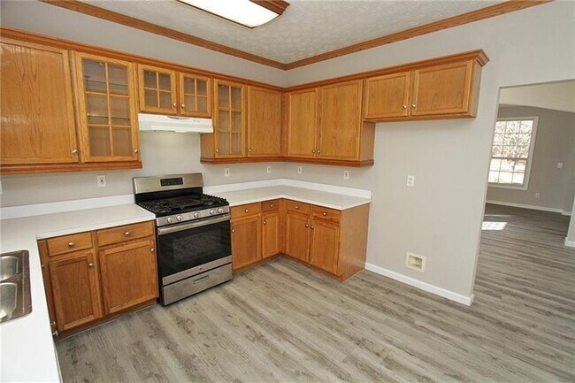 Building Photo - 2951 Belfaire Lake Dr