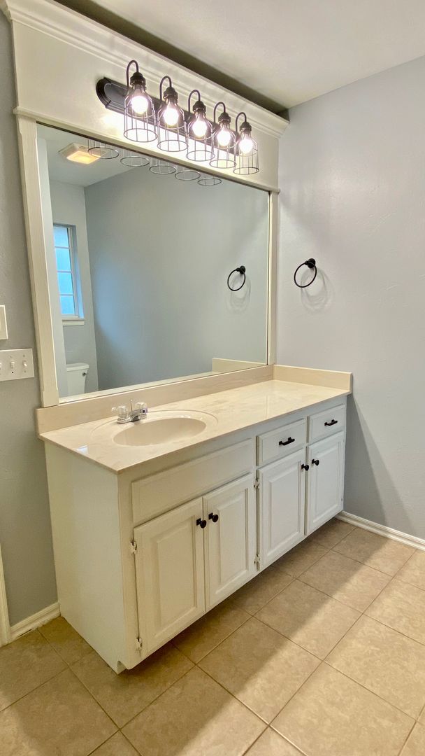 Building Photo - 4805 Stag Horn Dr