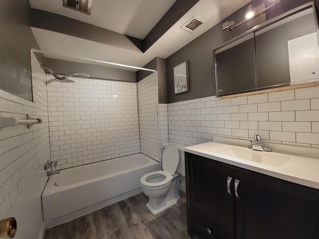 Building Photo - 22121 River Oaks Dr