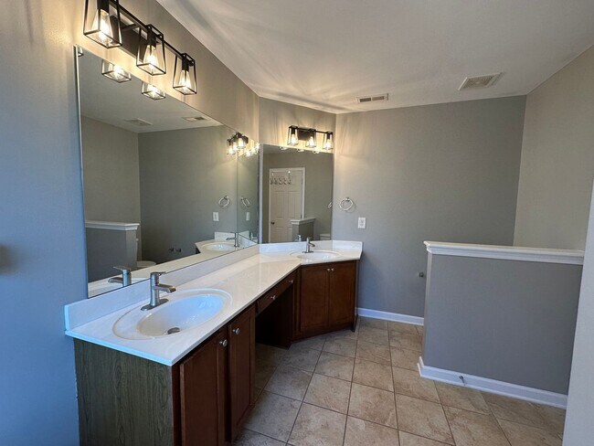 Building Photo - 66 Great Oak Ct
