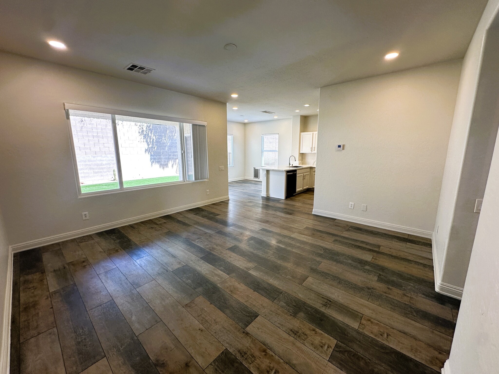 Building Photo - 2664 Strichen Ave