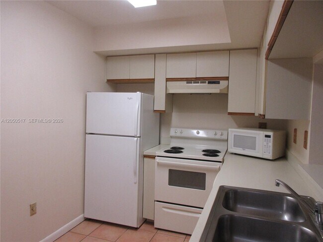 Building Photo - 15545 Miami Lakeway N