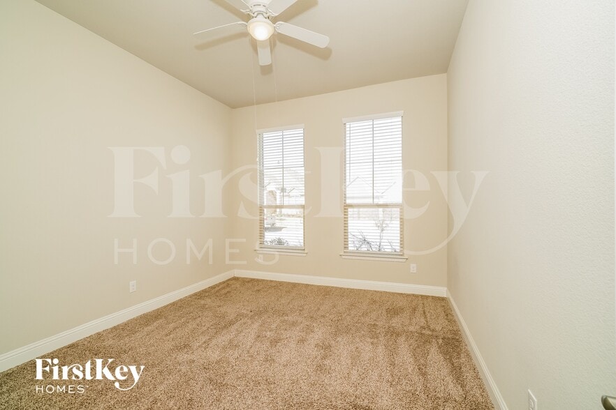 Building Photo - 15013 Gladstone Dr