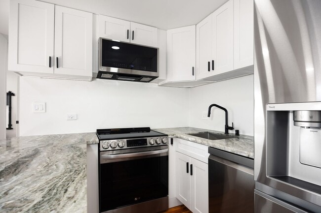Building Photo - Luxury Waikiki Living with Panoramic Ocean & Sunset Views