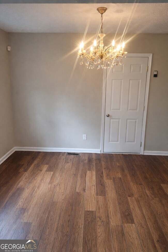 Building Photo - 2913 Horse Shoe Dr