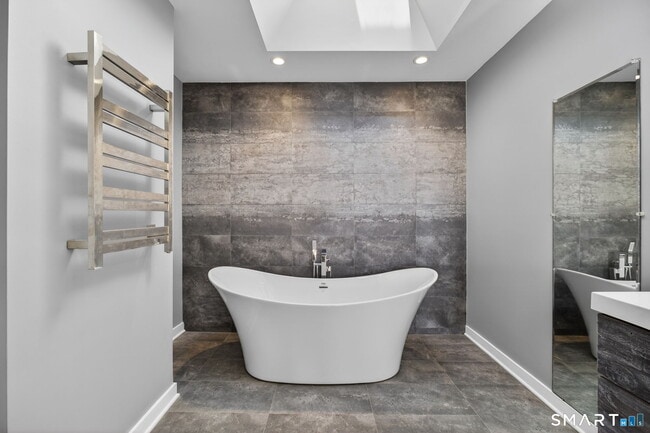 Building Photo - 49 Steamboat Wharf