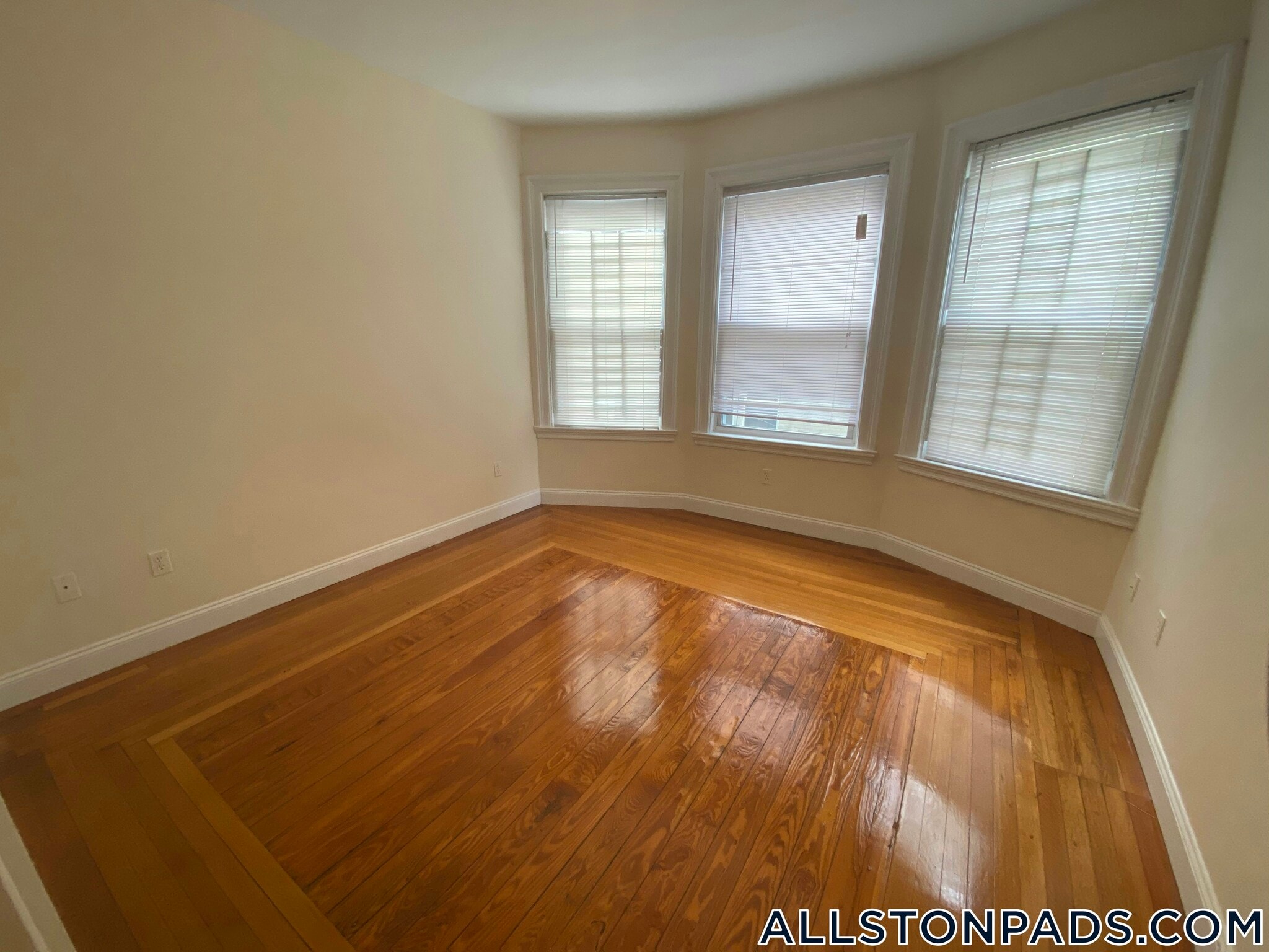 Building Photo - 53 Ashford St