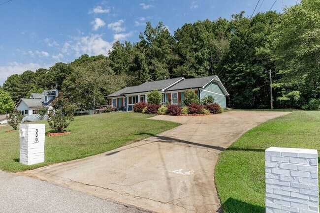 Building Photo - 330 Monty Dr