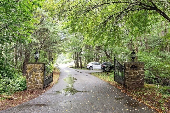 Building Photo - 34 Wildmeadow Rd