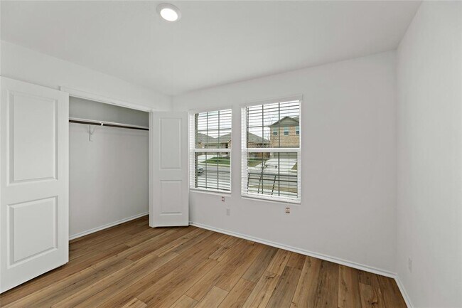 Building Photo - 443 Sebring Cir