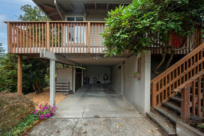 Building Photo - 5008 Puget Blvd SW