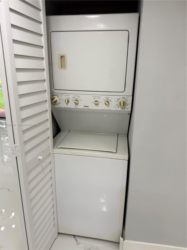 Building Photo - 9937 Nob Hill Pl