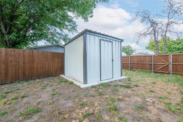 Building Photo - 1717 Meadow Oak Dr