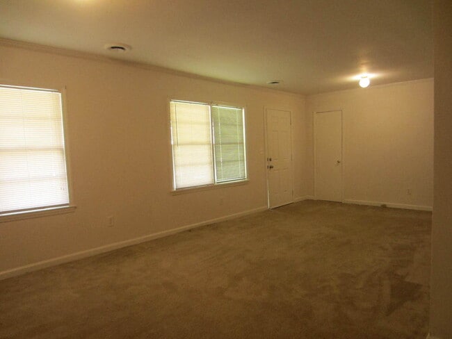 Building Photo - Hidden Enclave of Ranch Style Homes