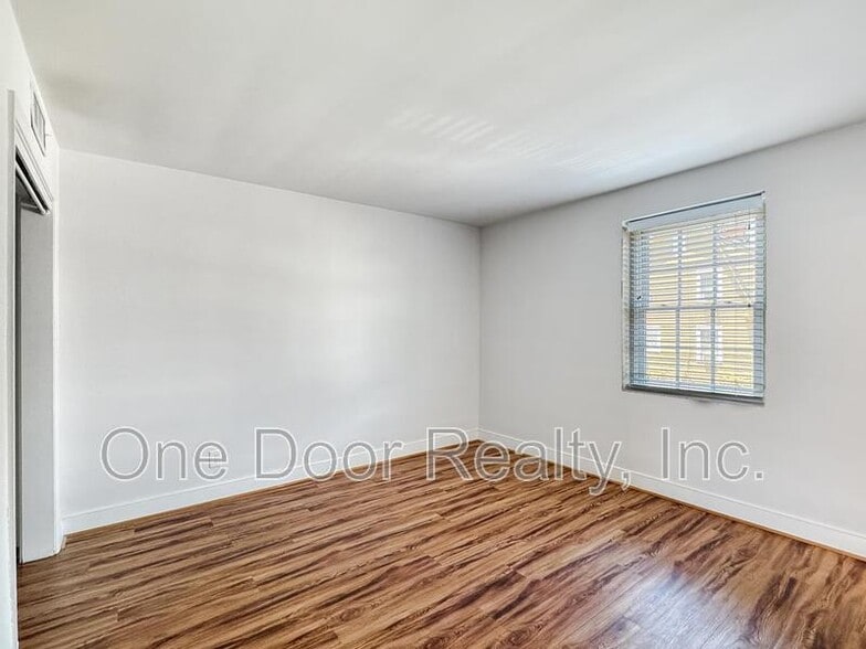 Building Photo - 732 Scotland St