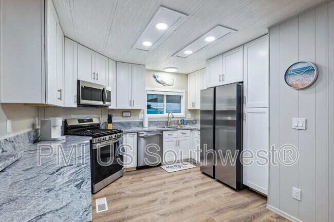 Building Photo - 437 Riverfront Dr