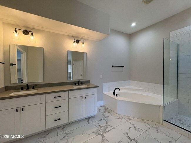 Building Photo - 13031 W Stella Ct