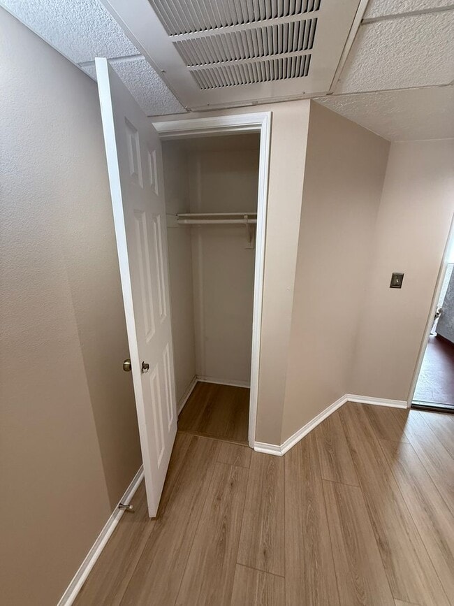 Building Photo - Amazing South Pasadena Condo in Prime Location!