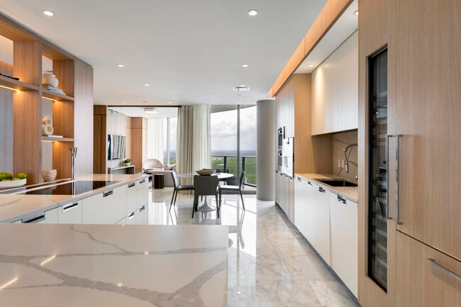 Building Photo - 15701 Collins Ave