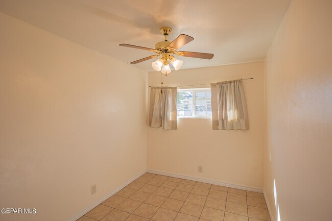 Building Photo - 213 Carnes Rd