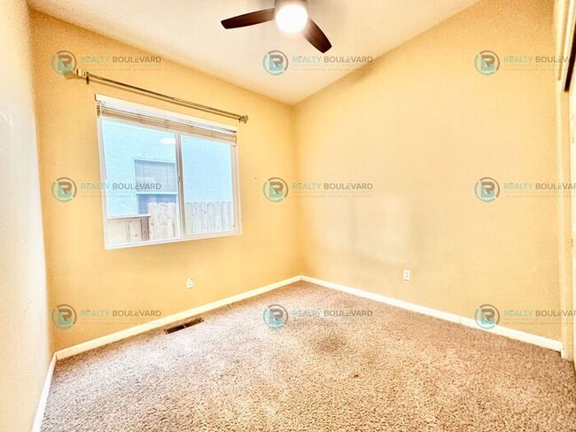 Building Photo - Half-Month Free Rent! Charming 3-Bedroom H...