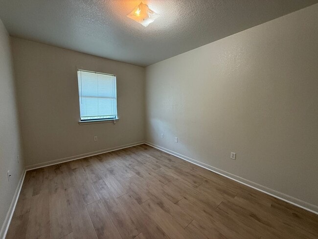 Building Photo - 1100 Lansberry Ct