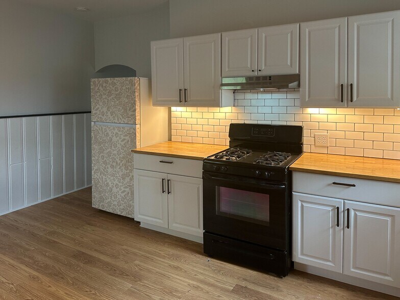 Building Photo - 4143 Chambers St