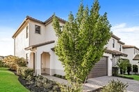 Building Photo - Annual rental - 3 bedroom / 2.5 bath - Fully furnished