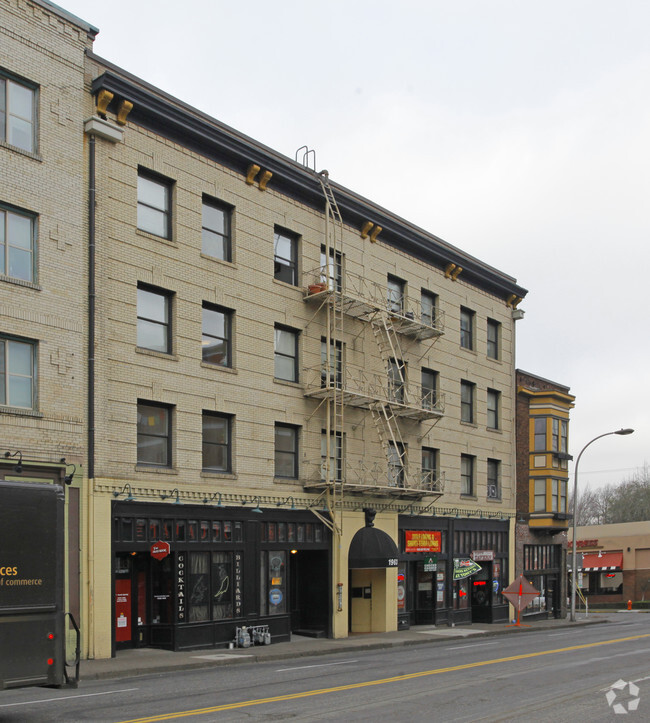 Building Photo - Cambridge & Trinity Apartments