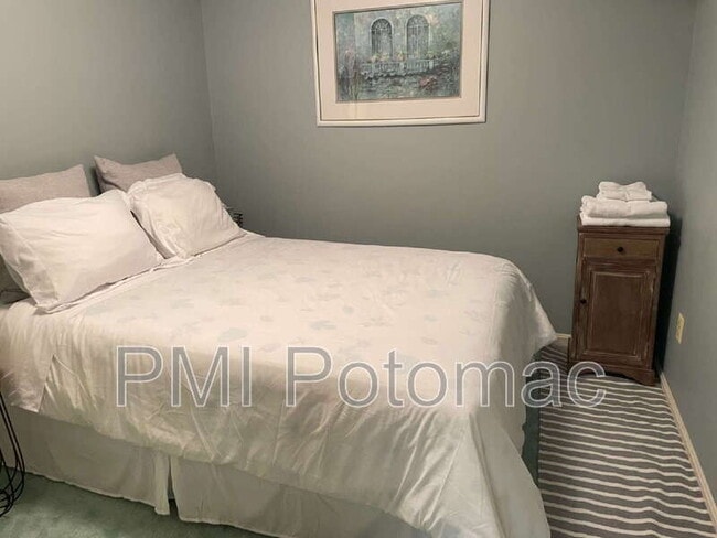 Building Photo - 1917 Agate Dr