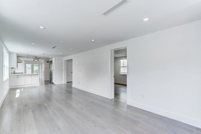 Building Photo - 833 Ardmore Rd