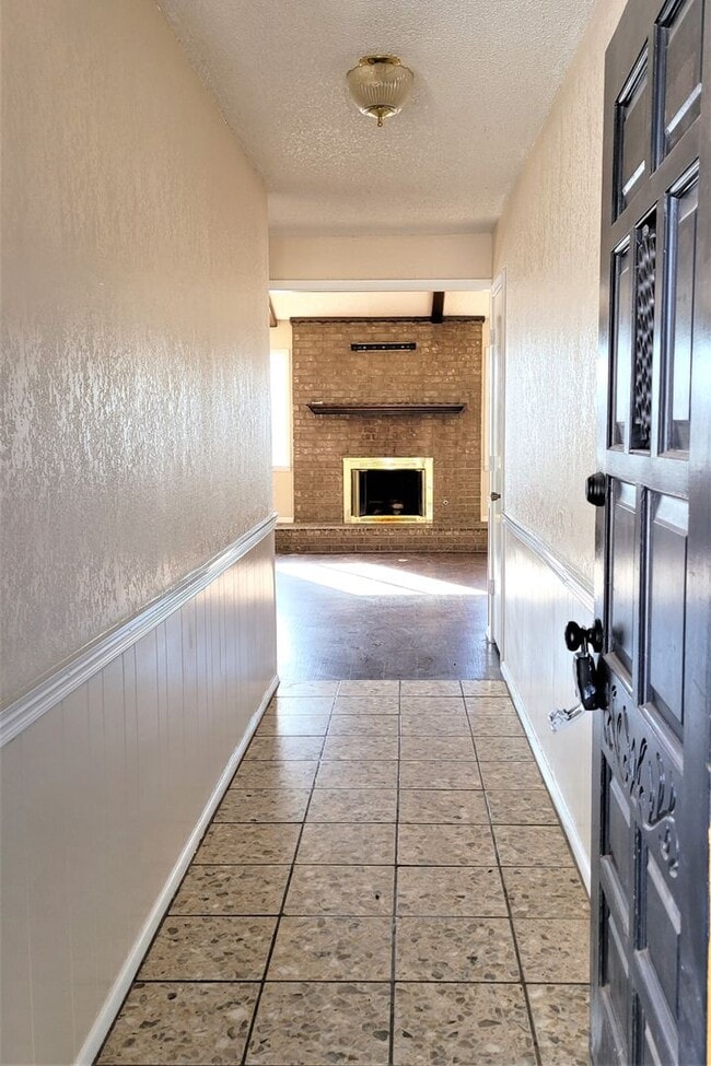 Building Photo - Fabulous home in lovely, convenient neighborhood