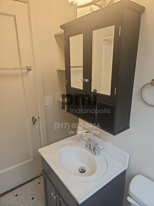 Building Photo - 1 W 28th St