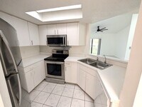 Building Photo - 9705 SW 138th Ave