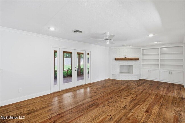 Building Photo - 144 Rollingwood Dr