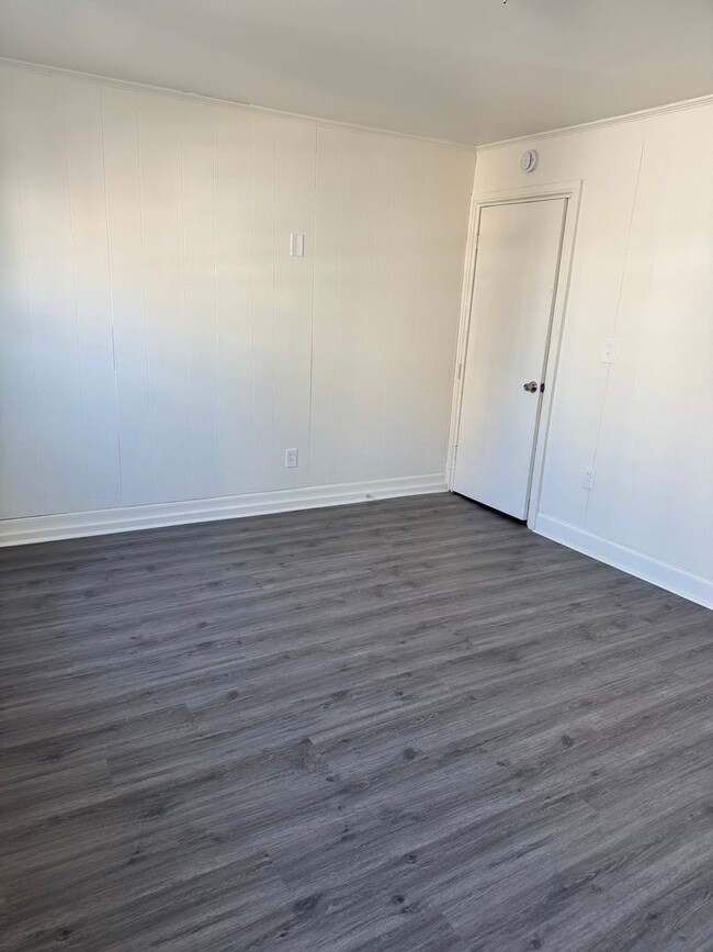 Building Photo - 3 Bedroom / 1 Bathroom Home in Allentown!