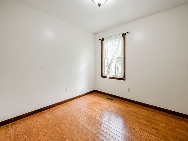 Building Photo - Your Private Retreat Just Minutes from Downtown South Lyon