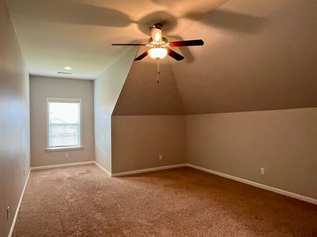Building Photo - Deer Creek - 4BR/ 2 story/ 2500+SQFT