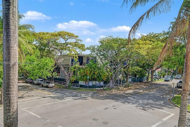 Building Photo - 694 NE 76th St