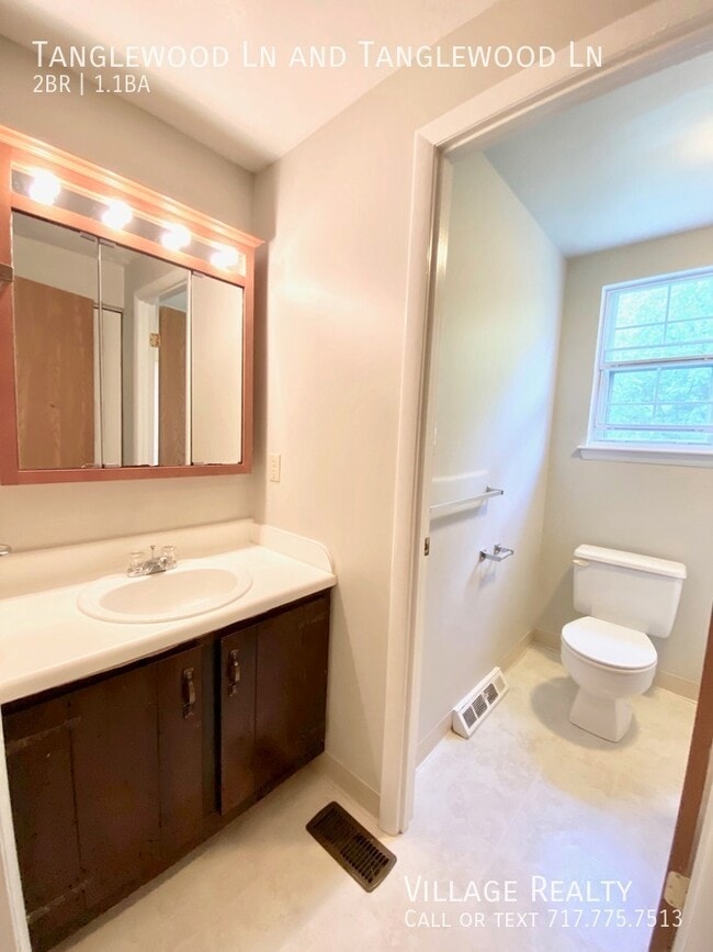 Building Photo - 442 Tanglewood Ln