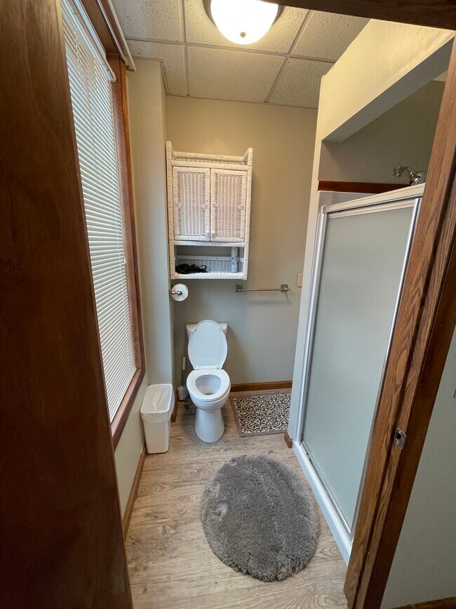Cozy ensuite bathroom 2 with standup shower - 259 S Miami St