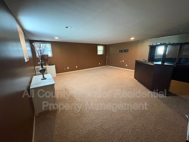 Building Photo - 74 Oxford Ct