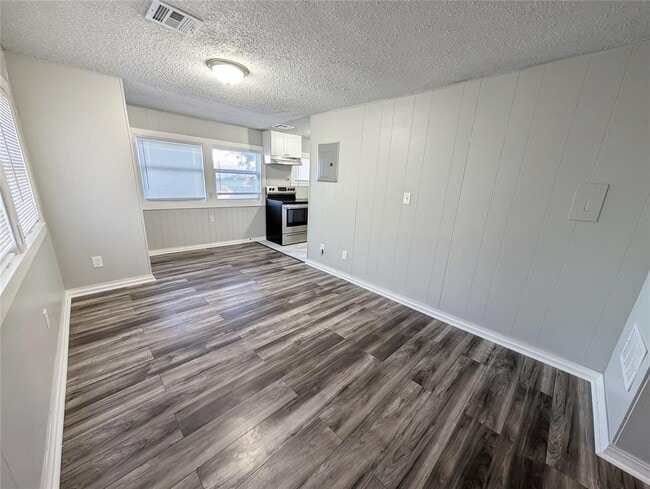 Building Photo - 918 W Hayes St