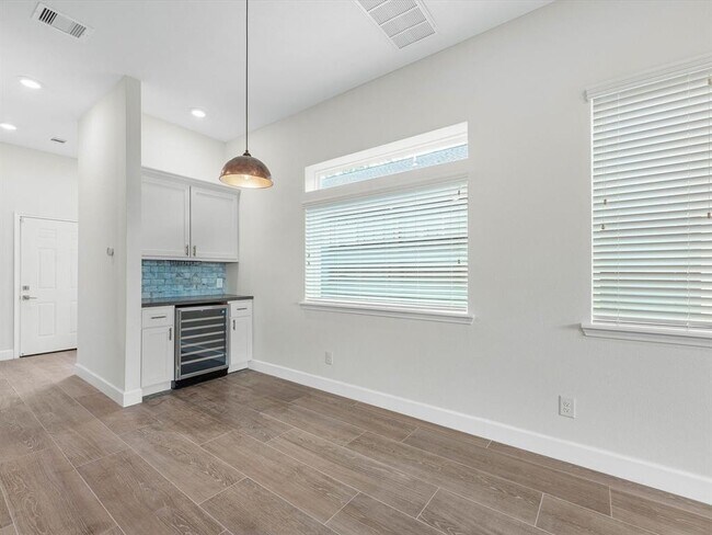 Building Photo - 603 N Milby St