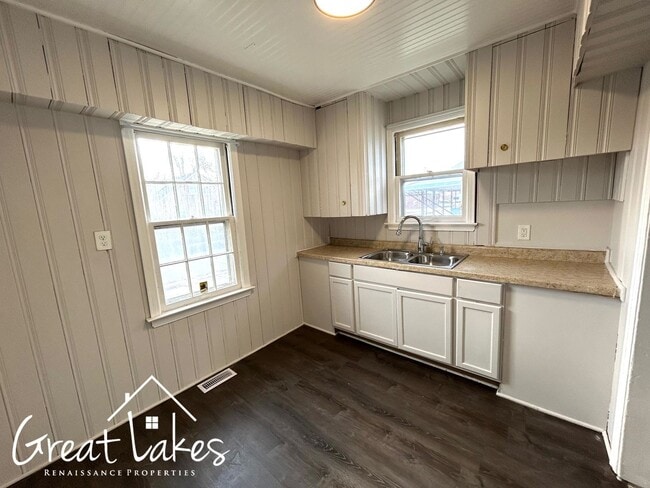 Building Photo - Lovely 3 Bedroom 1 Bathroom now available for rent